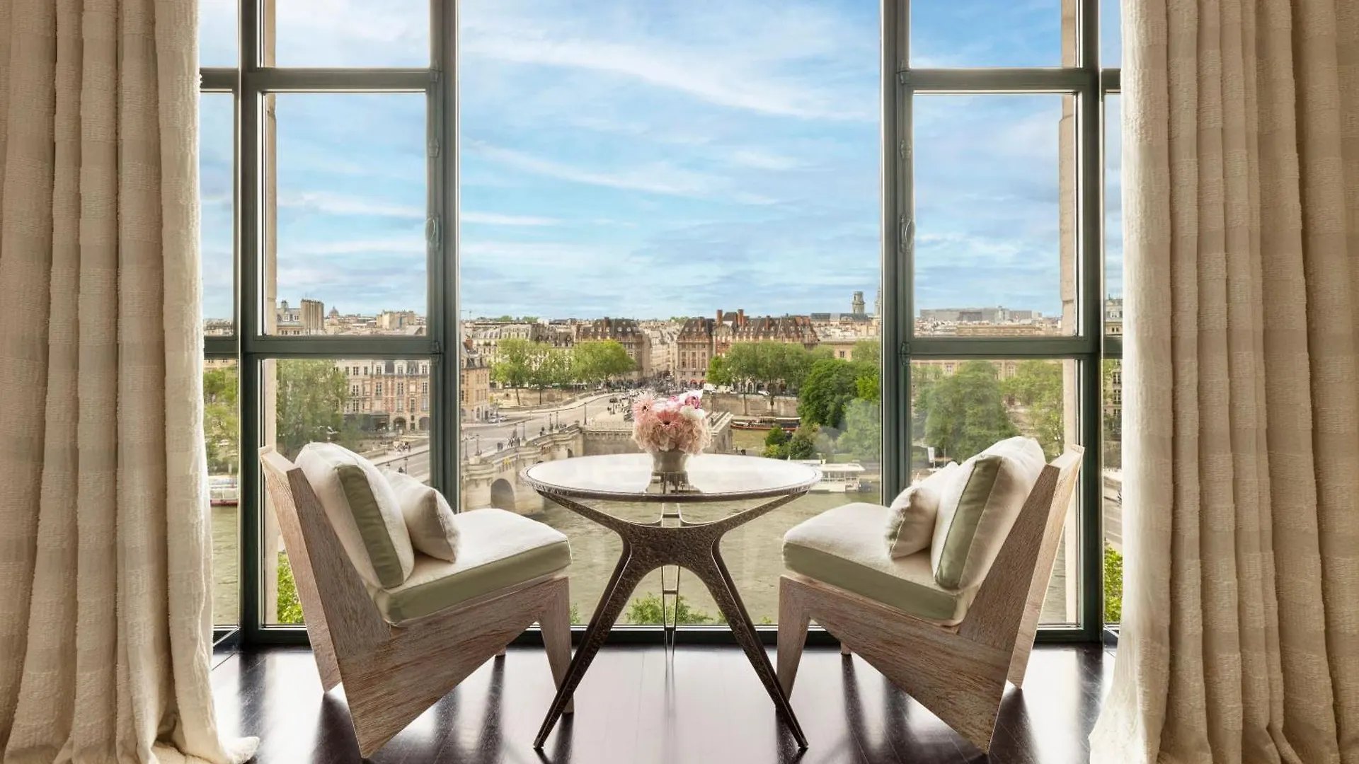 Cheval Blanc & Dior Cheval Blanc Paris